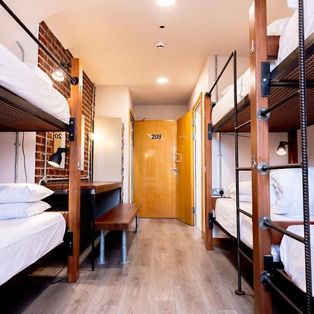 גלוואיי The Nest Boutique Hostel מראה חיצוני תמונה