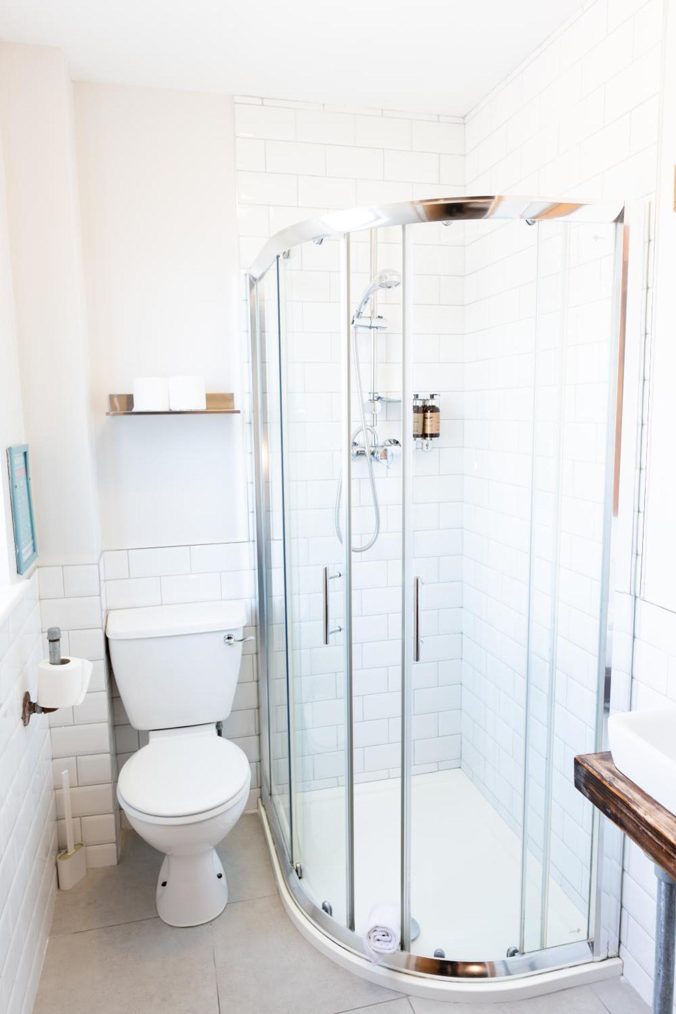 גלוואיי The Nest Boutique Hostel מראה חיצוני תמונה