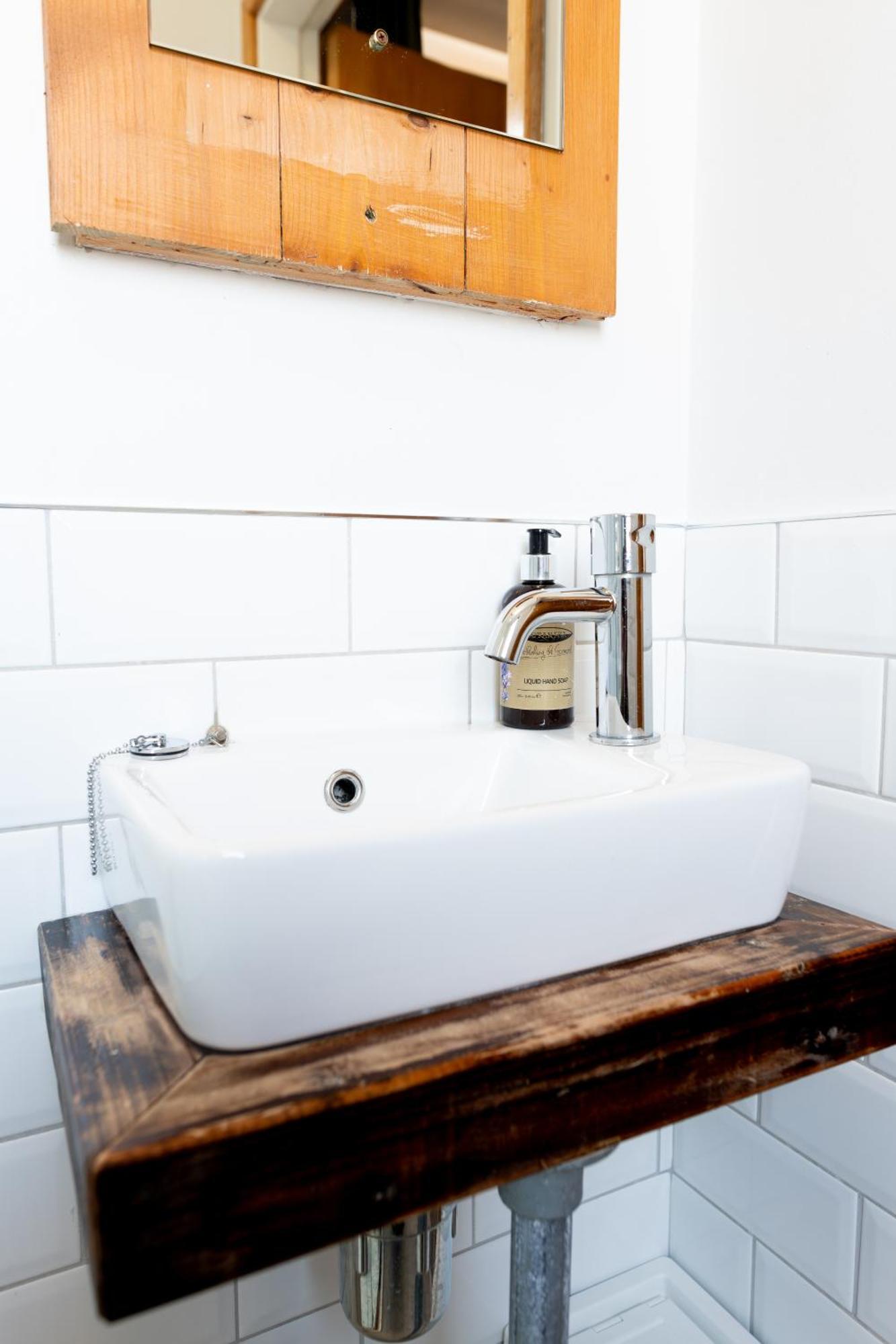 גלוואיי The Nest Boutique Hostel מראה חיצוני תמונה