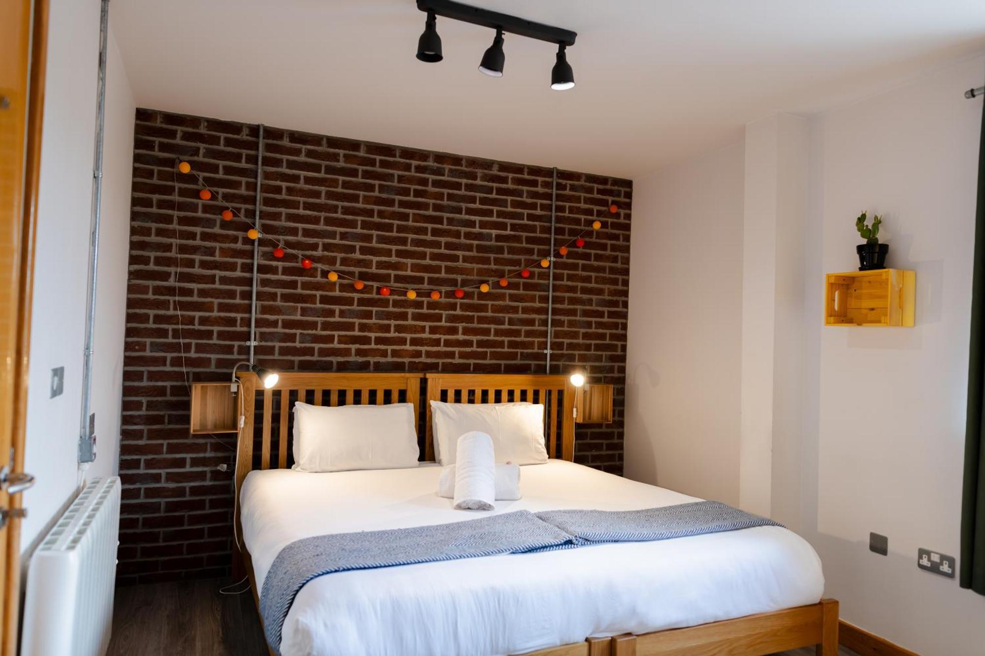 גלוואיי The Nest Boutique Hostel מראה חיצוני תמונה
