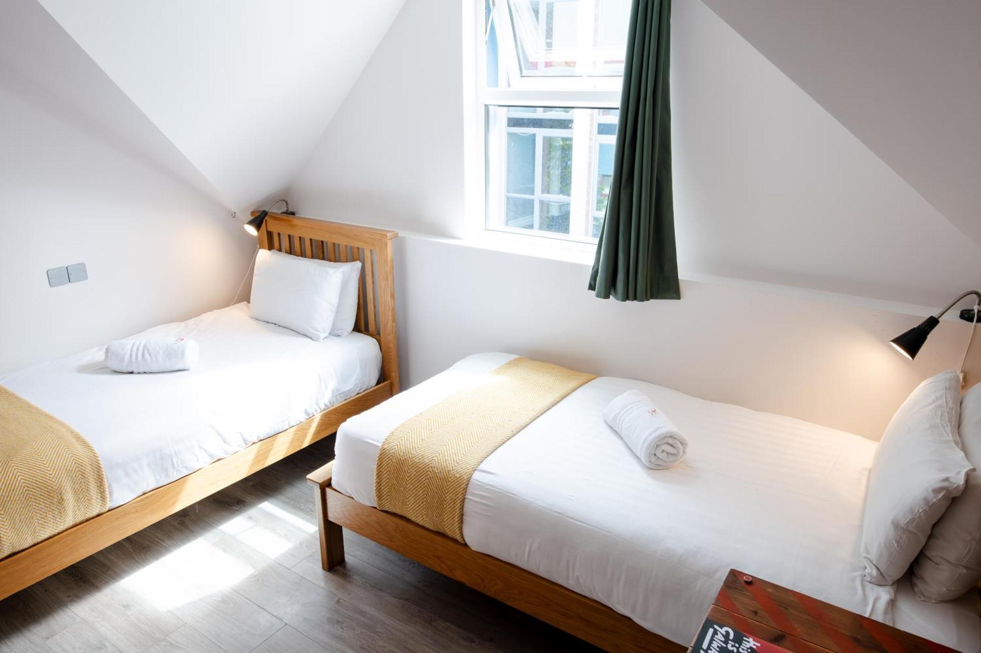 גלוואיי The Nest Boutique Hostel מראה חיצוני תמונה