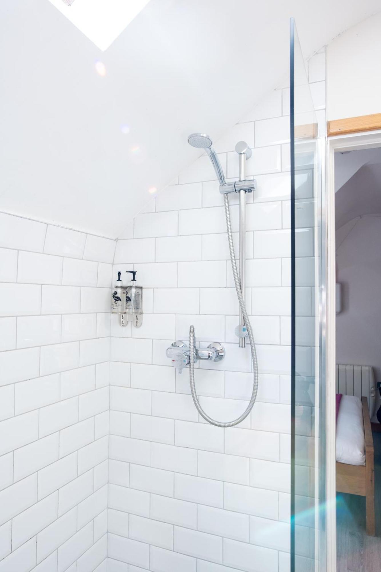 גלוואיי The Nest Boutique Hostel מראה חיצוני תמונה