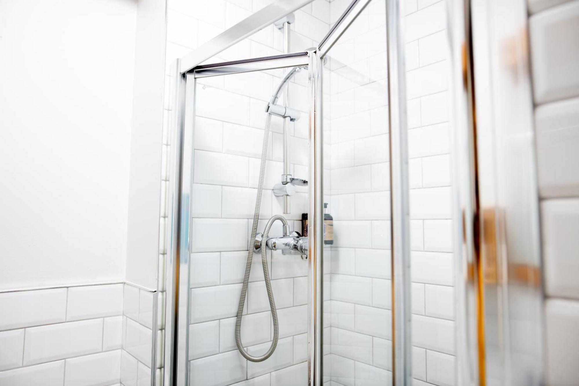 גלוואיי The Nest Boutique Hostel מראה חיצוני תמונה