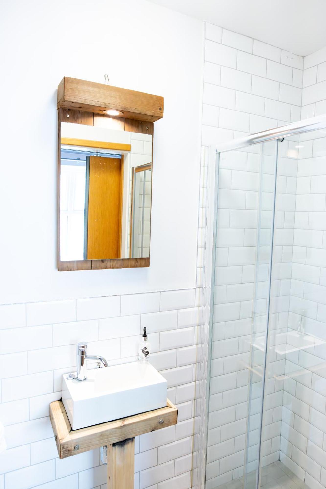 גלוואיי The Nest Boutique Hostel מראה חיצוני תמונה