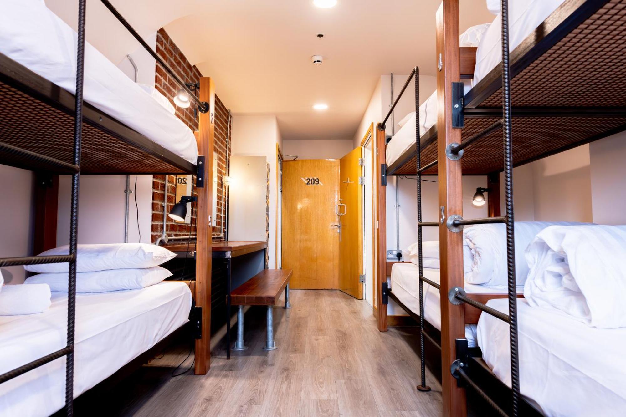 גלוואיי The Nest Boutique Hostel מראה חיצוני תמונה