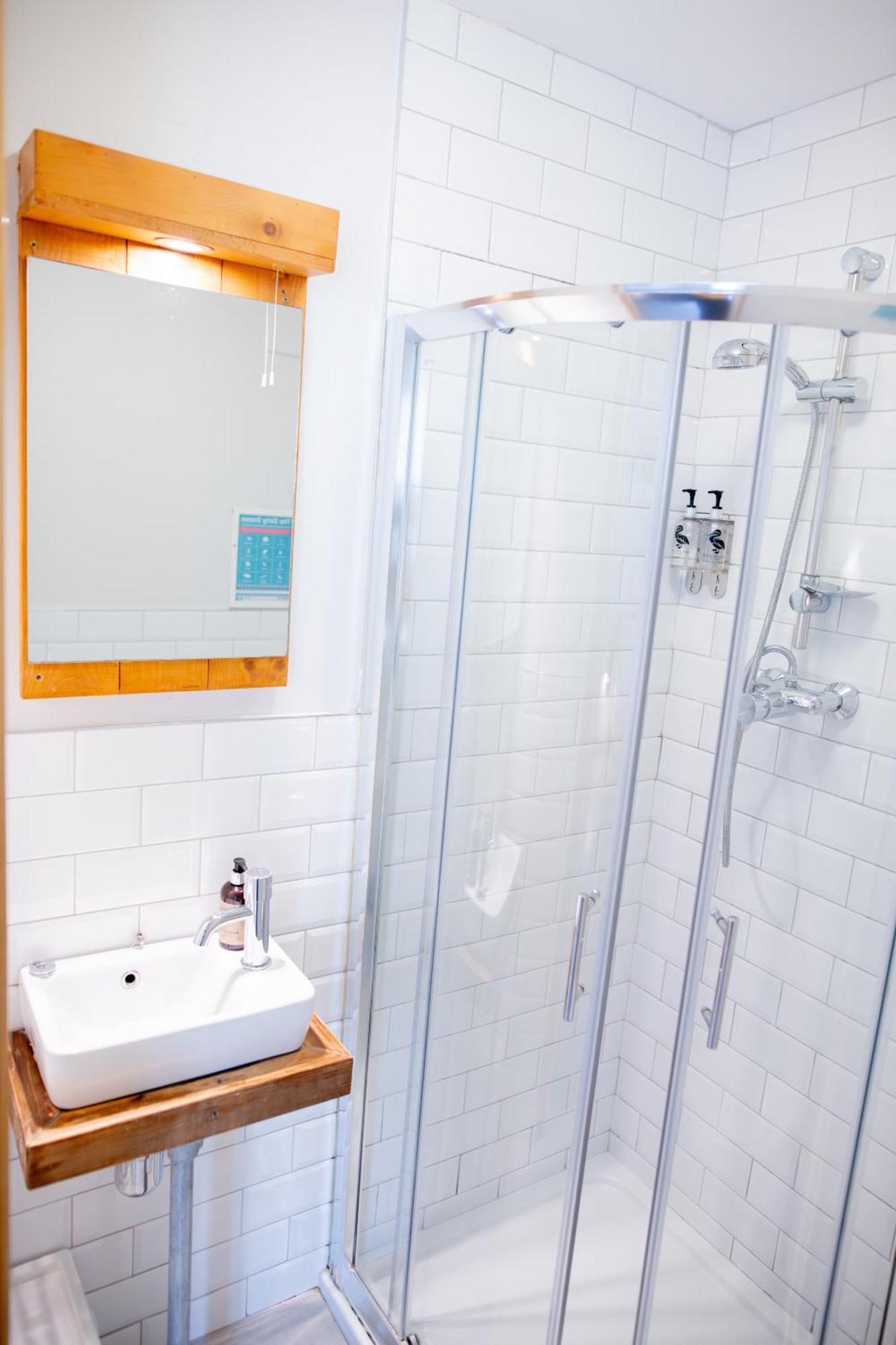 גלוואיי The Nest Boutique Hostel מראה חיצוני תמונה