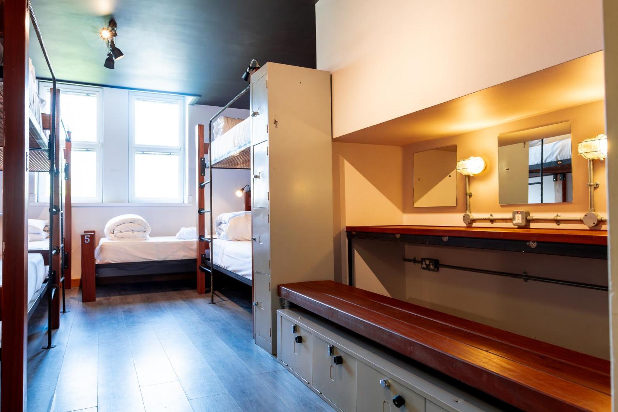 גלוואיי The Nest Boutique Hostel מראה חיצוני תמונה