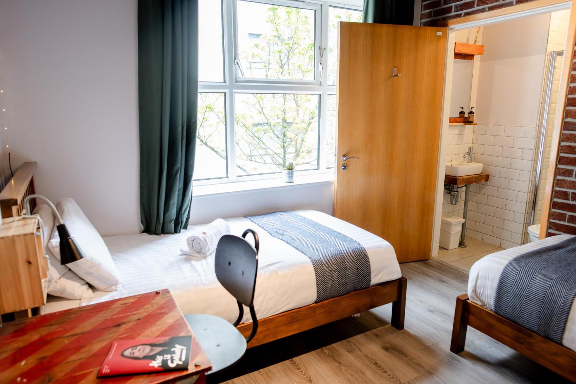 גלוואיי The Nest Boutique Hostel מראה חיצוני תמונה