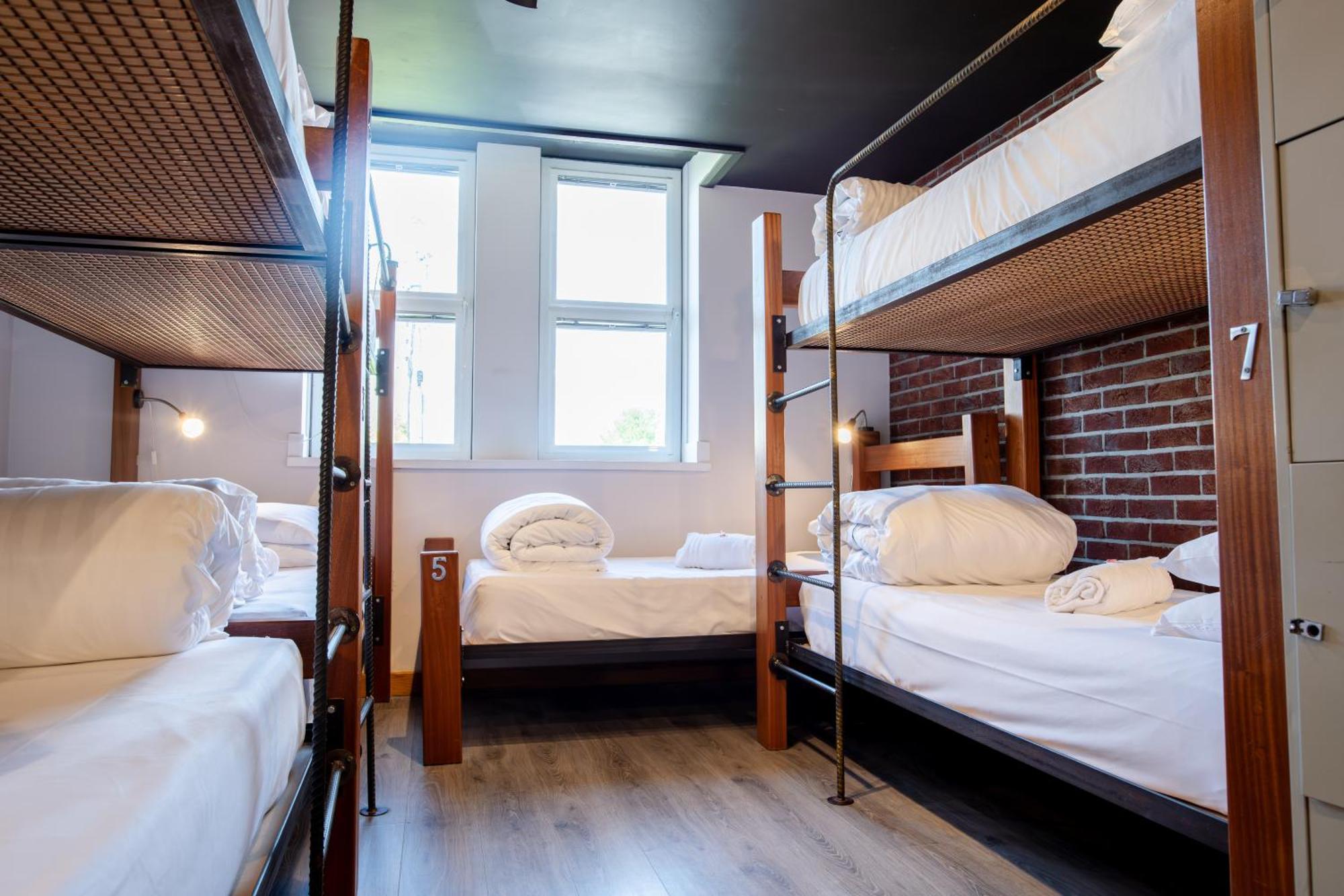 גלוואיי The Nest Boutique Hostel מראה חיצוני תמונה