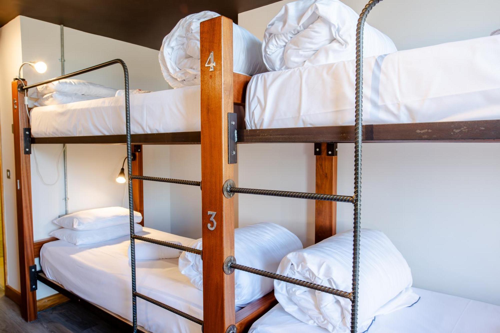 גלוואיי The Nest Boutique Hostel מראה חיצוני תמונה