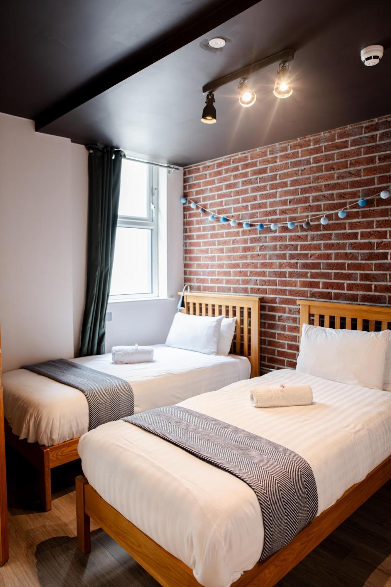 גלוואיי The Nest Boutique Hostel מראה חיצוני תמונה