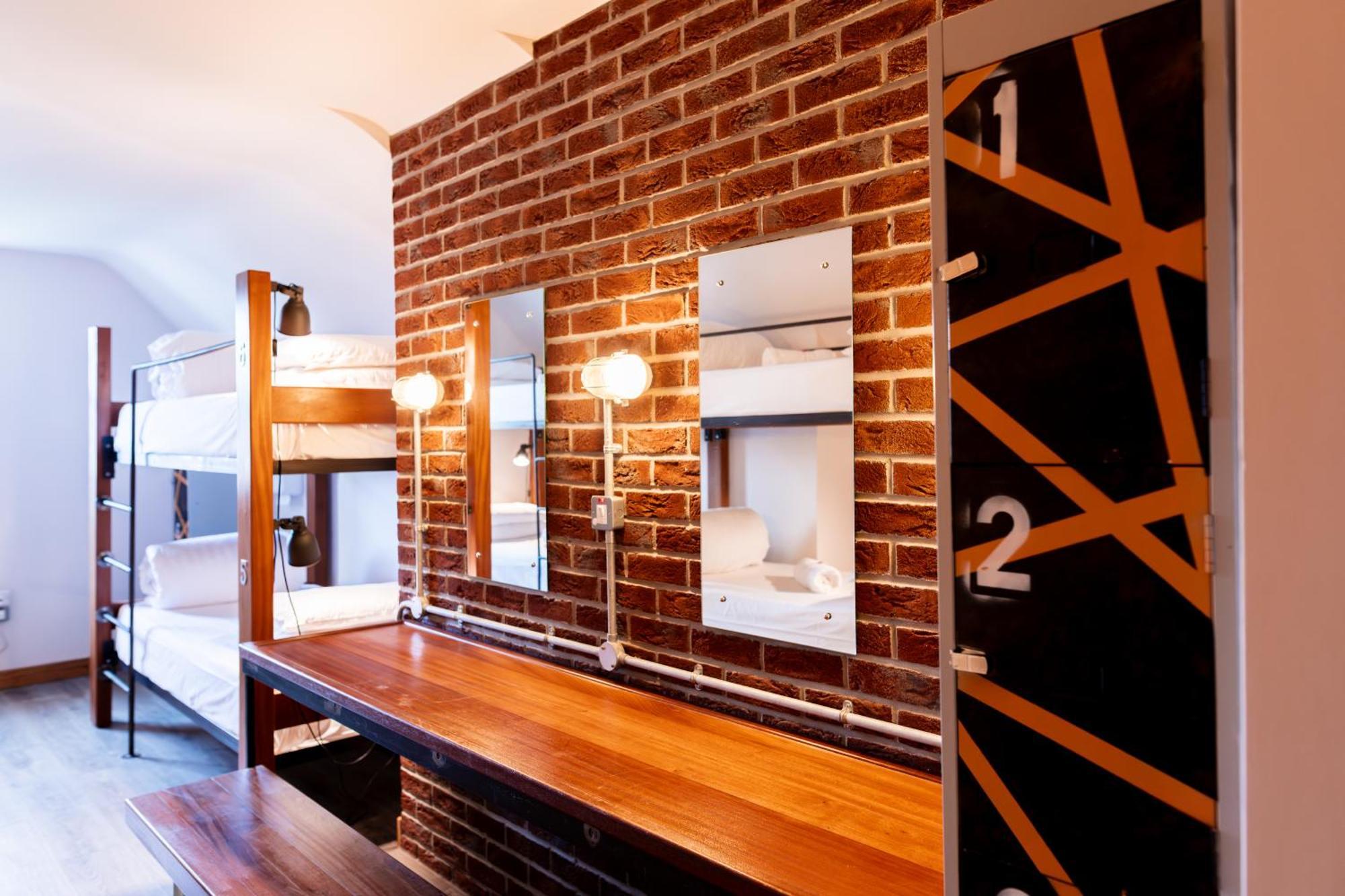 גלוואיי The Nest Boutique Hostel מראה חיצוני תמונה