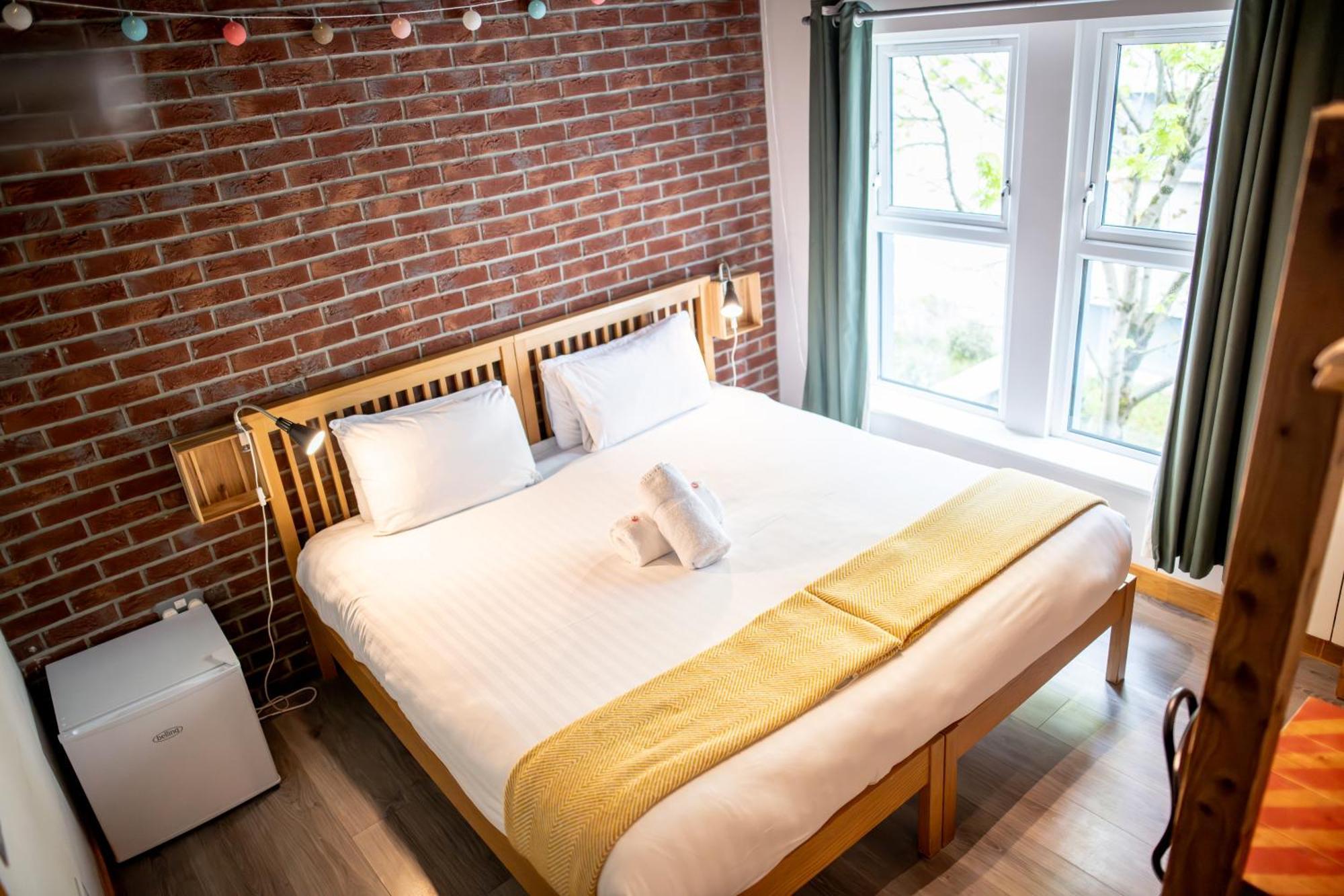 גלוואיי The Nest Boutique Hostel מראה חיצוני תמונה