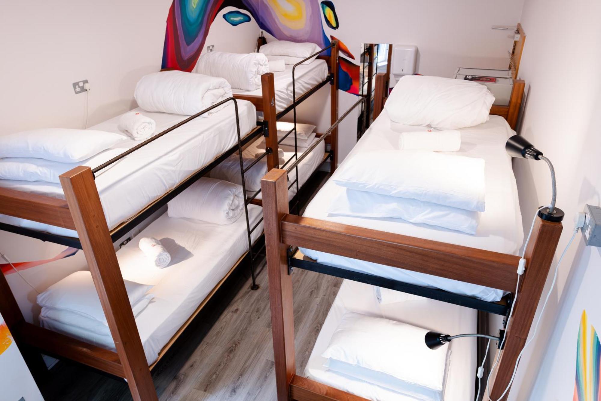 גלוואיי The Nest Boutique Hostel מראה חיצוני תמונה