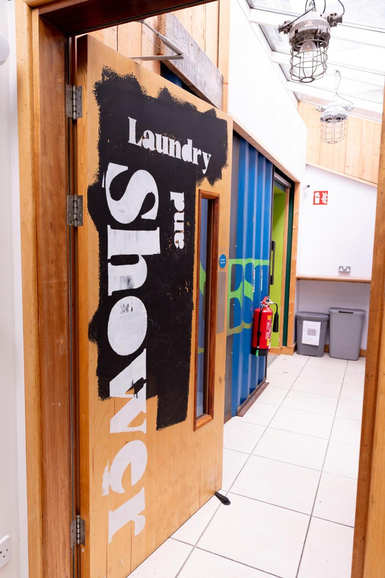גלוואיי The Nest Boutique Hostel מראה חיצוני תמונה