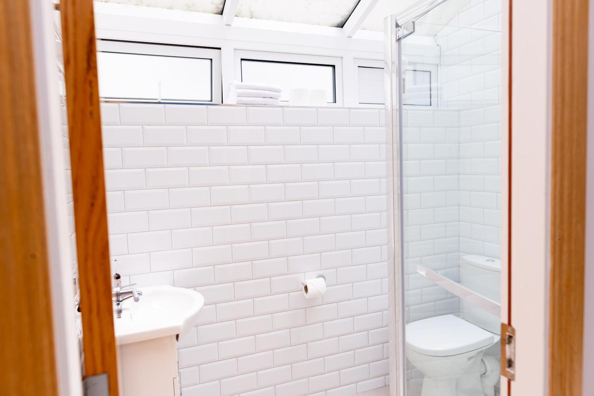 גלוואיי The Nest Boutique Hostel מראה חיצוני תמונה
