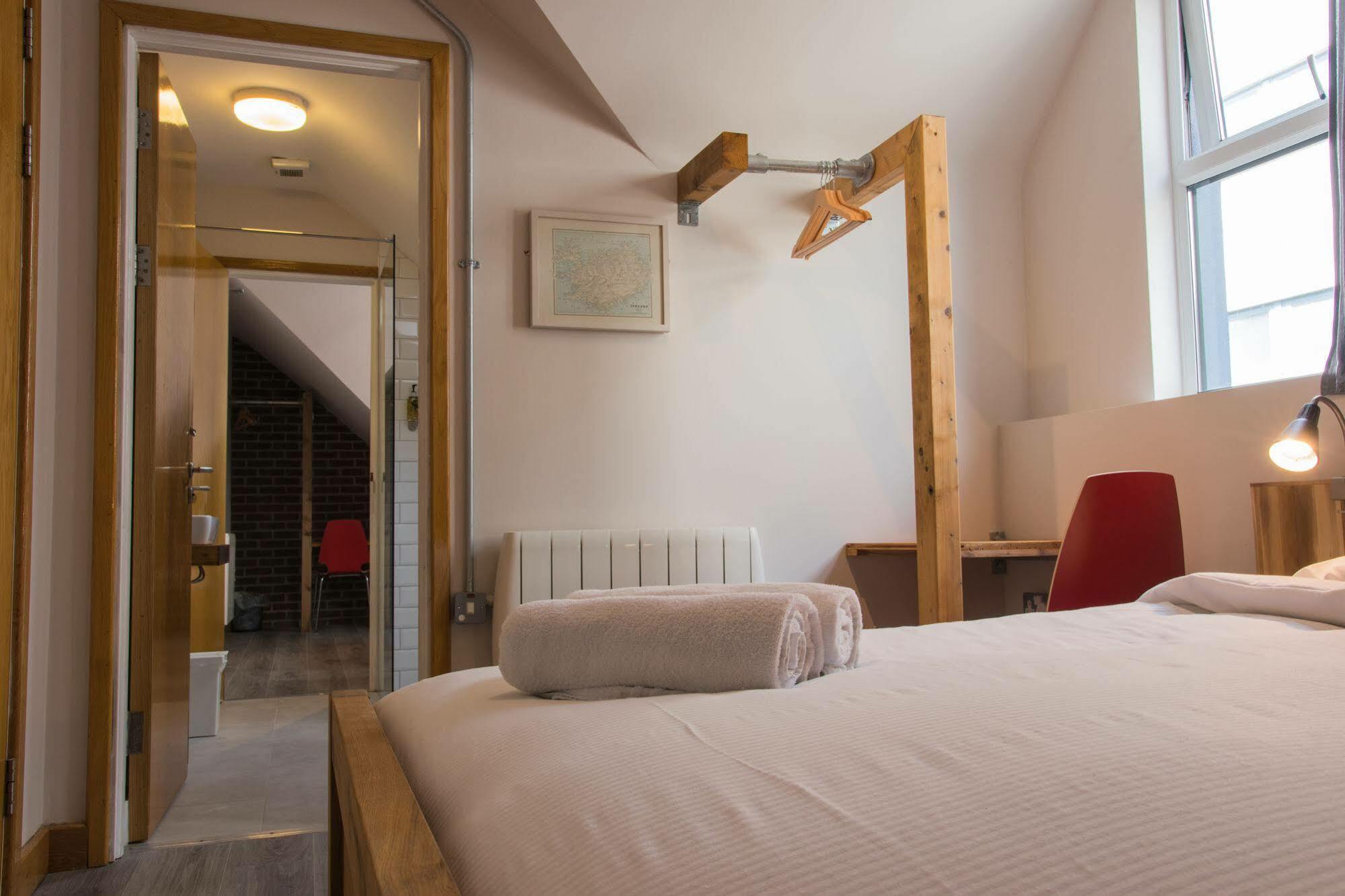 גלוואיי The Nest Boutique Hostel מראה חיצוני תמונה